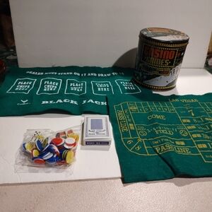 Green and Red Card Game Surface for Engaging Gameplay